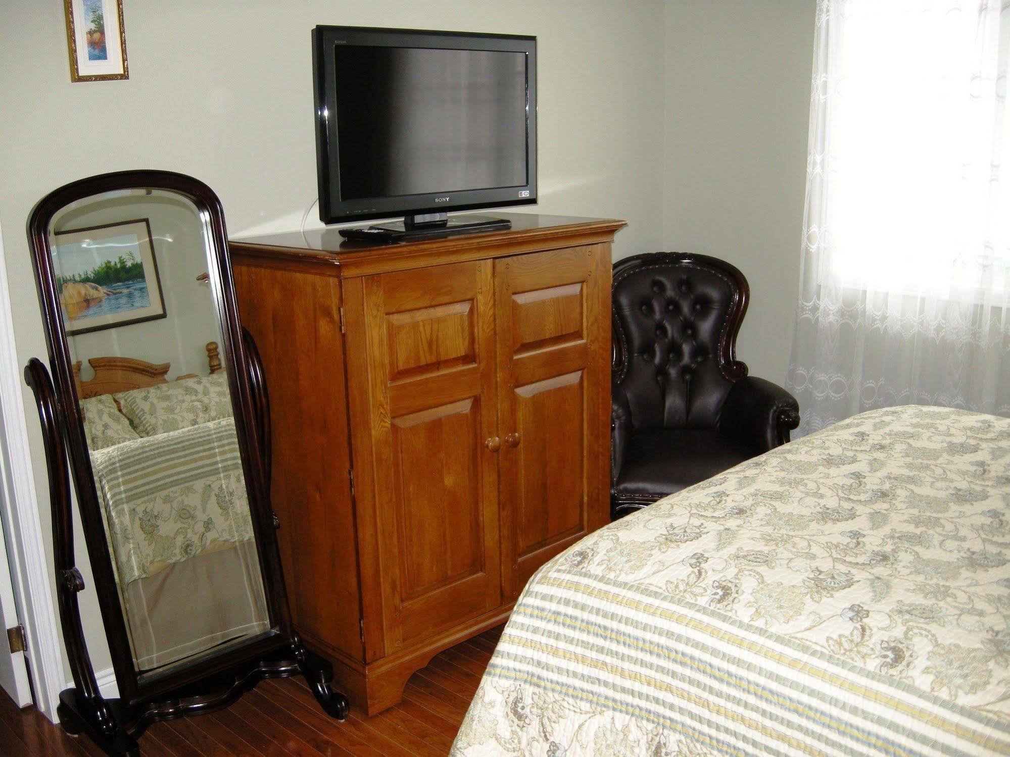 Tucked The Harbour Bed & Breakfast Victoria Harbour